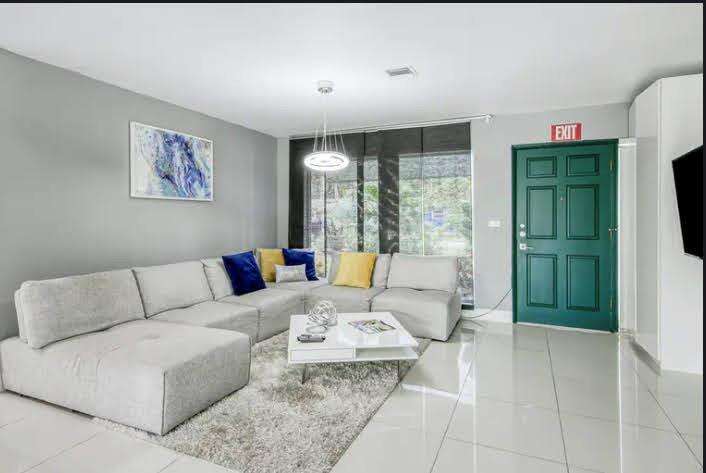 1905 45th, Hollywood, FL 33021 - For Sale photo 2