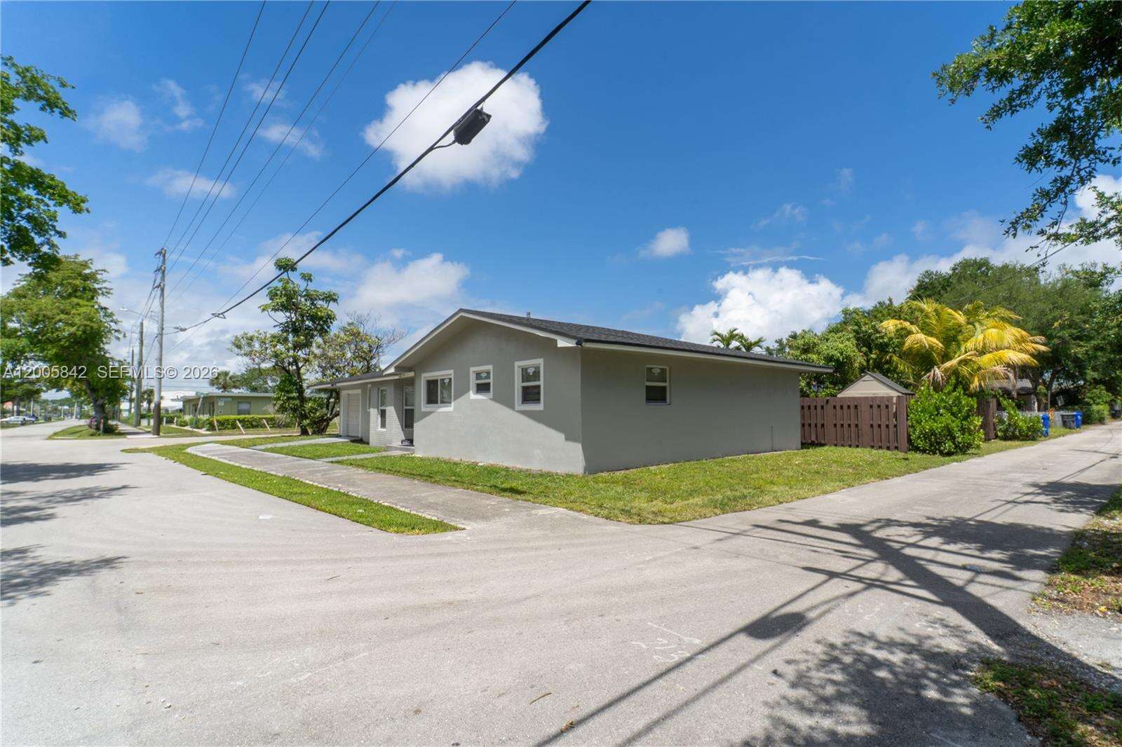 2260 Charleston St, Hollywood, FL 33020 - For Sale photo 2