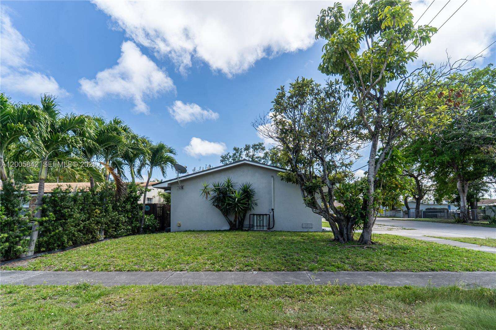 2260 Charleston St, Hollywood, FL 33020 - For Sale photo 3
