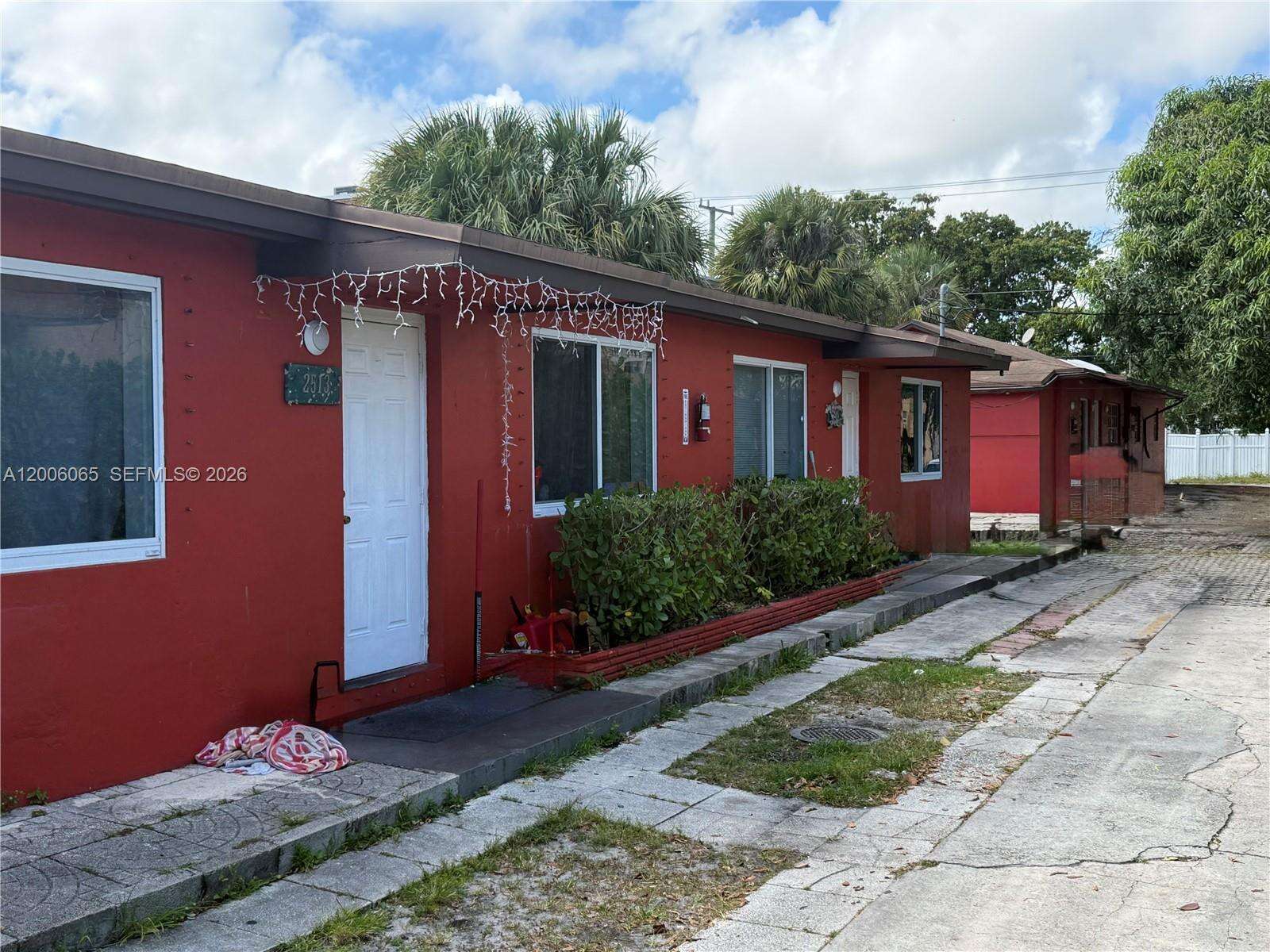 2513 Lincoln St, Hollywood, FL 33020 | Picture 1