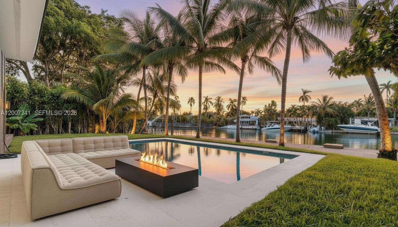 550 Shore Dr, Miami Beach, FL 33141 - For Sale photo 2