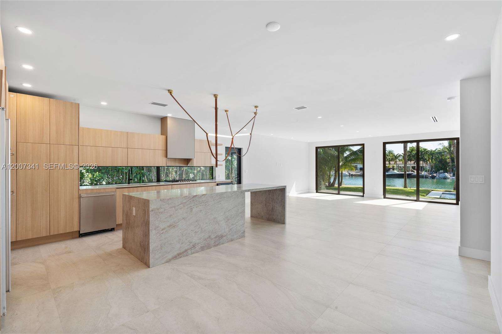 550 Shore Dr, Miami Beach, FL 33141 - For Sale photo 17