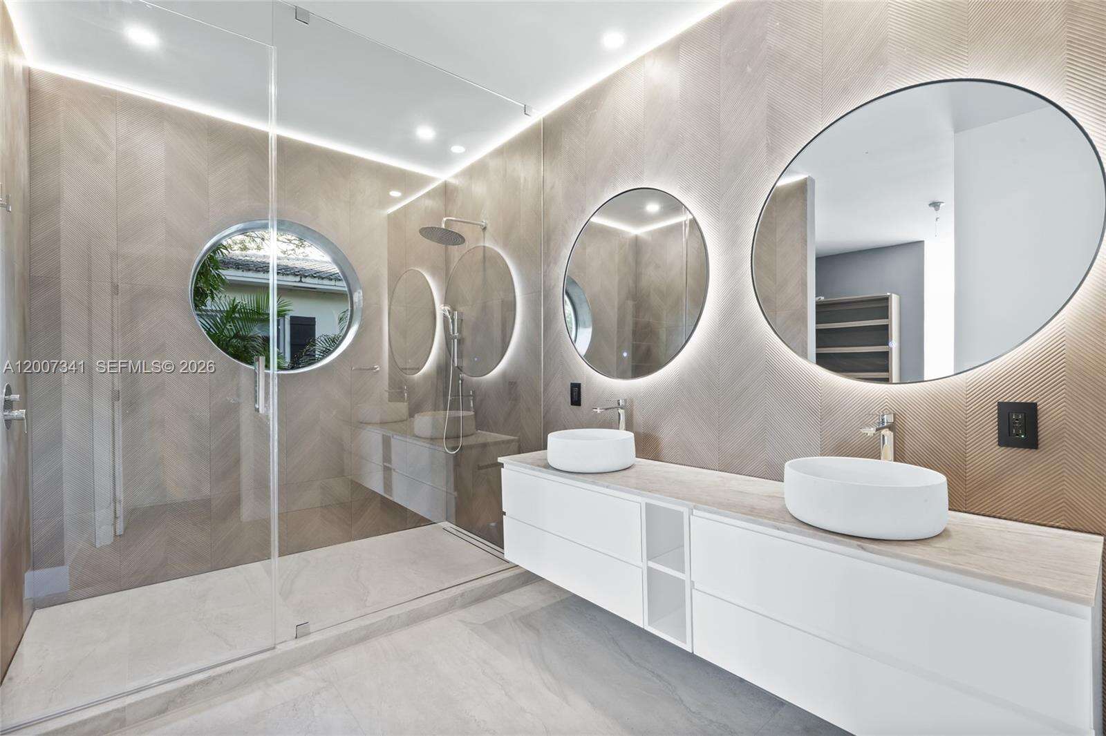 550 Shore Dr, Miami Beach, FL 33141 - For Sale photo 8