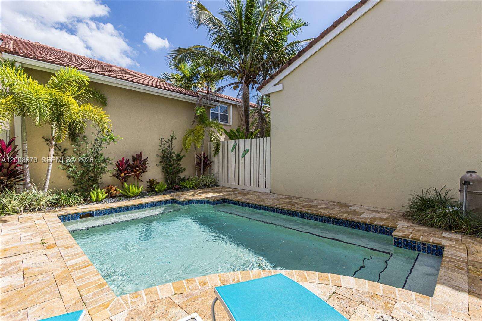 1125 Queen Palm Ct, Hollywood, FL 33019 | Picture 2