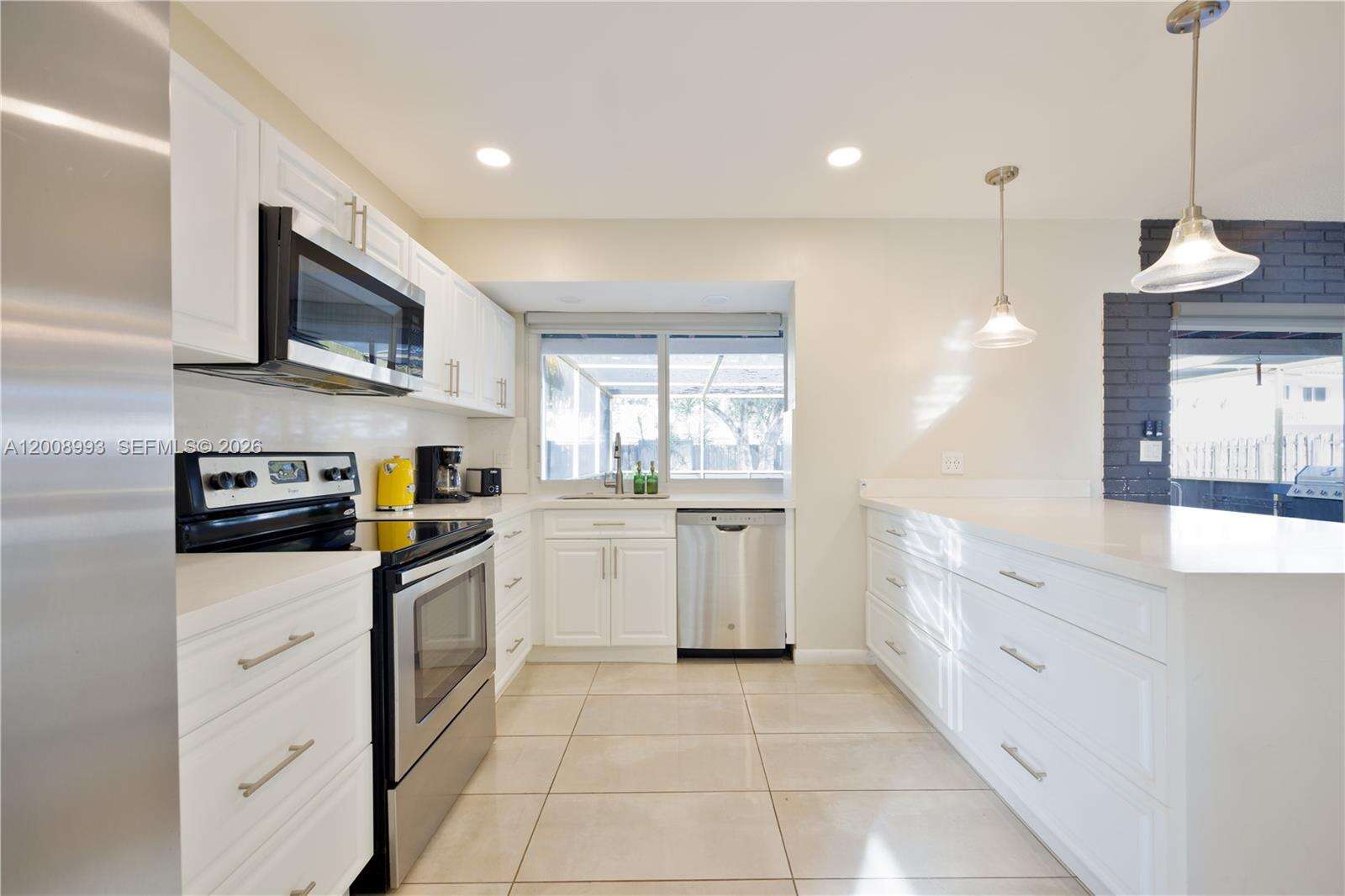 609 Crescent Dr, Hollywood, FL 33021 - For Sale photo 10