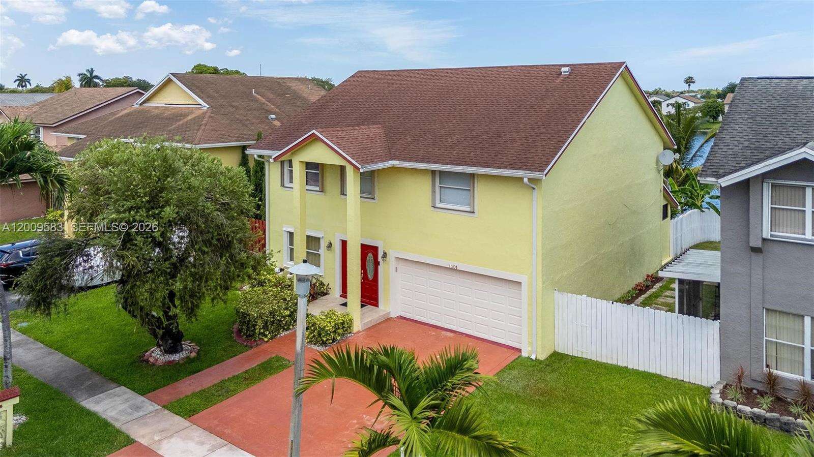 1001 100th Ter, Pembroke Pines, FL 33025 - For Sale photo 5