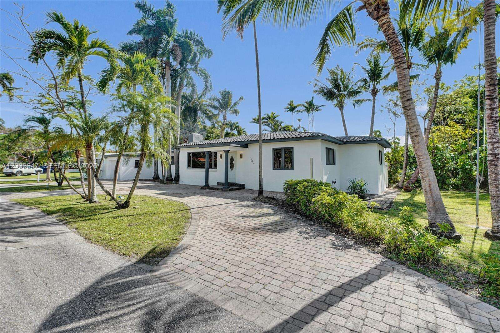 707 13 Avenue, Hollywood, FL 33019 | Picture 1