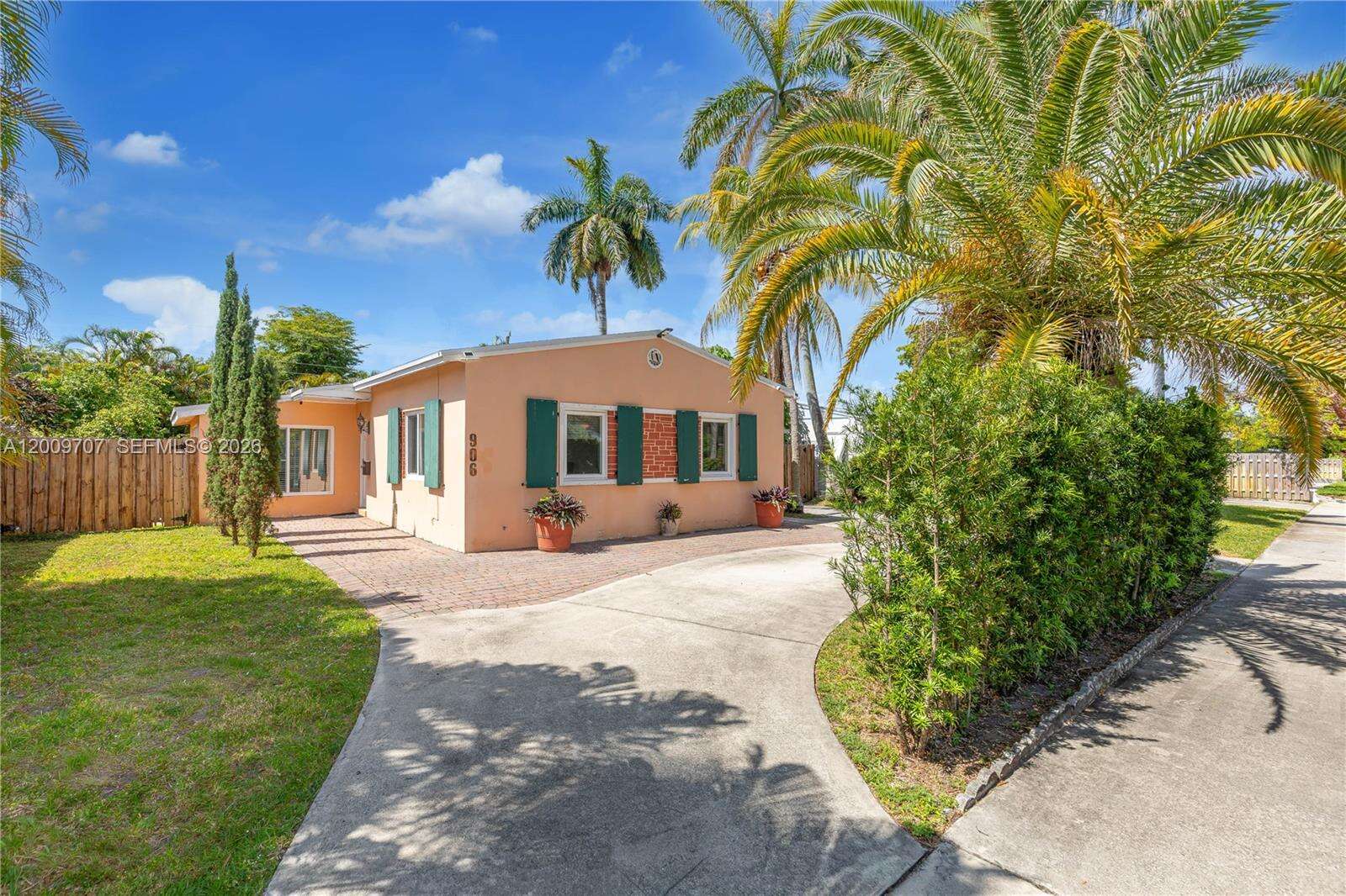 906 5th St, Hallandale Beach, FL 33009 | Picture 2