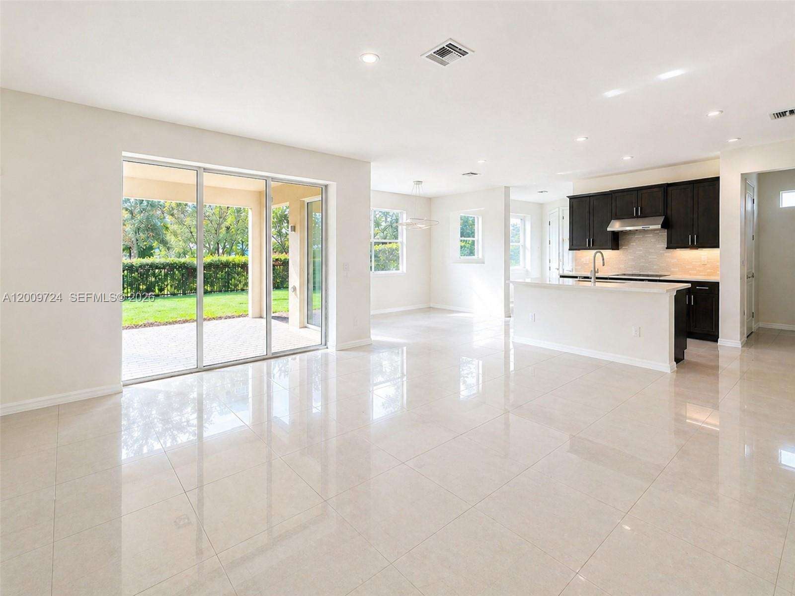 4352 Large Leaf Ln, Hollywood, FL 33021 - For Sale photo 2
