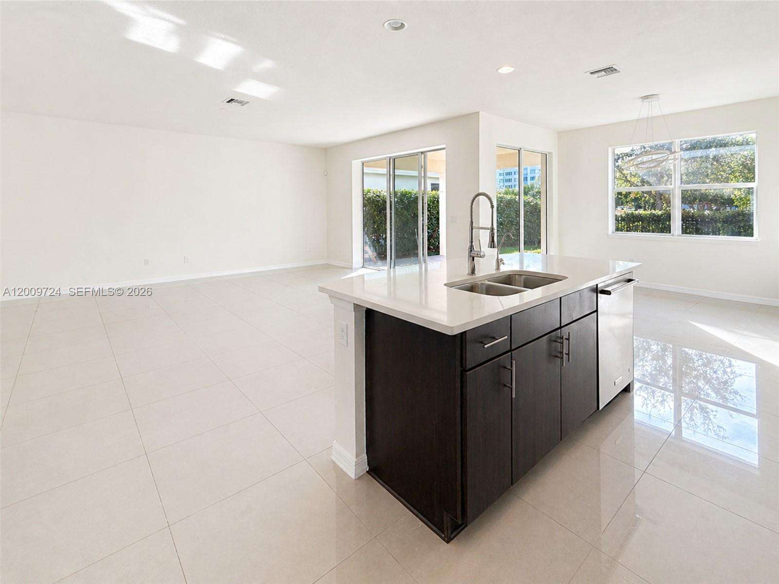 4352 Large Leaf Ln, Hollywood, FL 33021 - For Sale photo 5