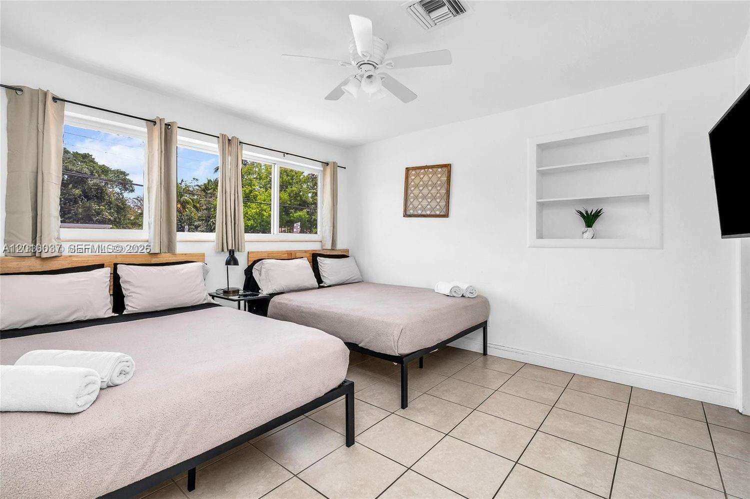 2501 209th Ter, Miami, FL 33180 | Picture 17