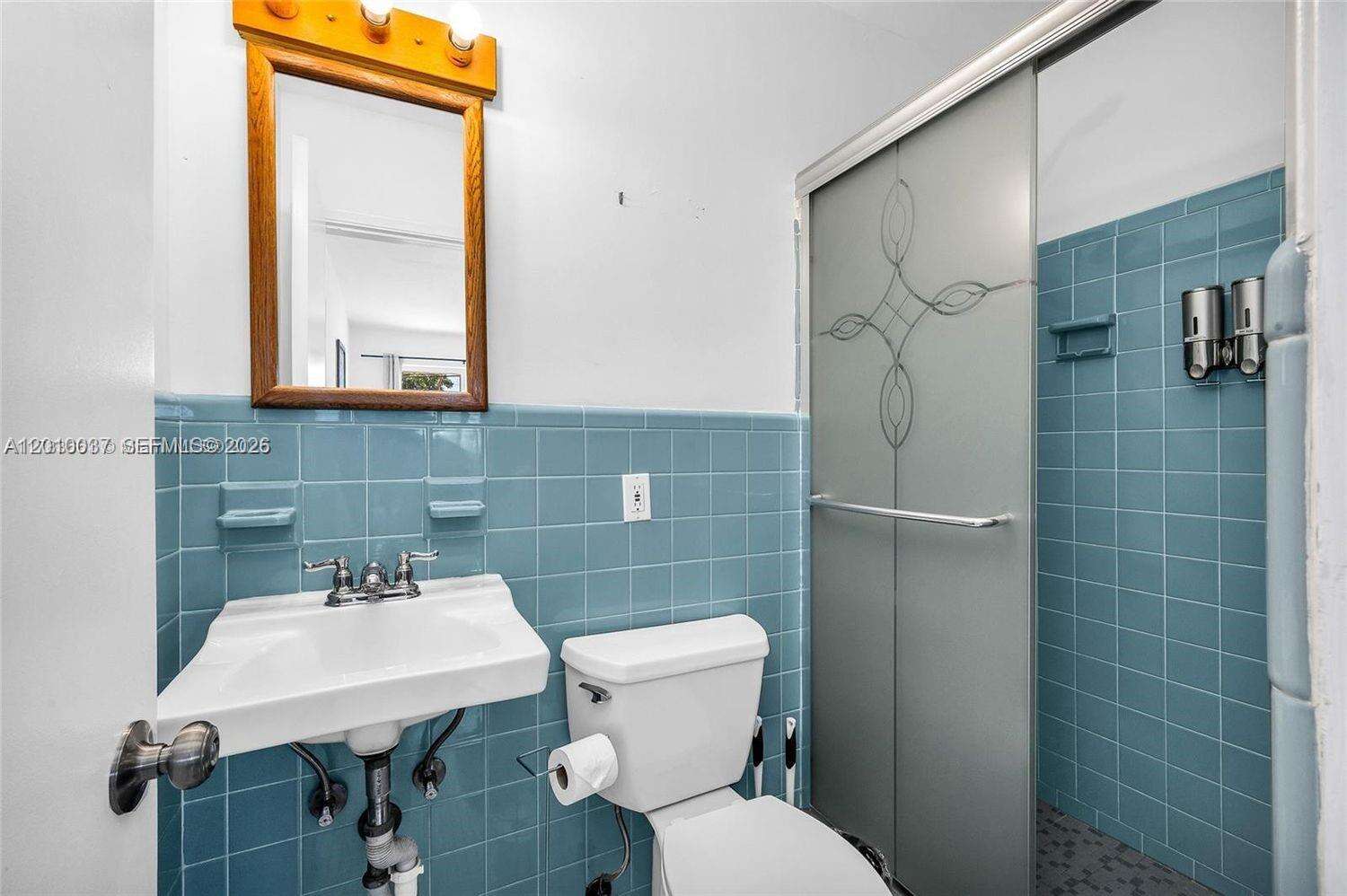 2501 209th Ter, Miami, FL 33180 | Picture 19