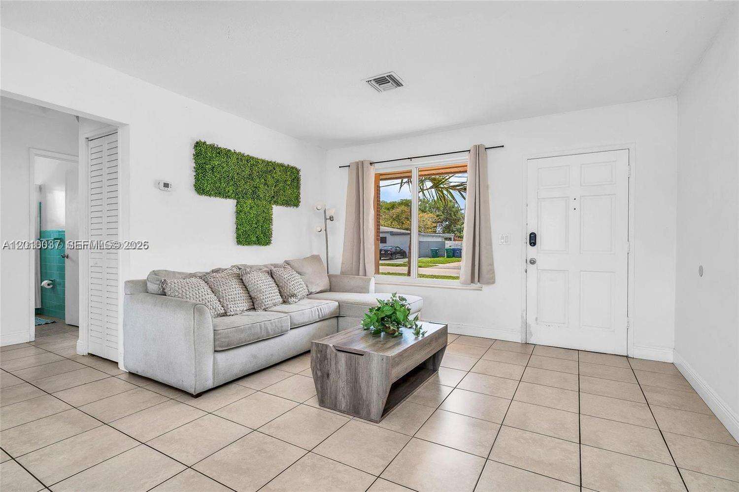 2501 209th Ter, Miami, FL 33180 | Picture 5