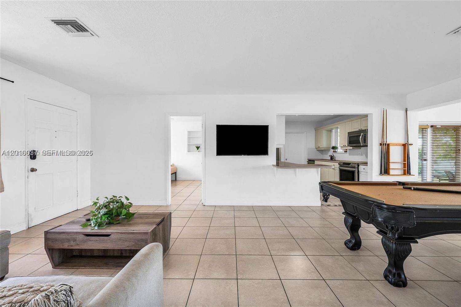 2501 209th Ter, Miami, FL 33180 | Picture 7