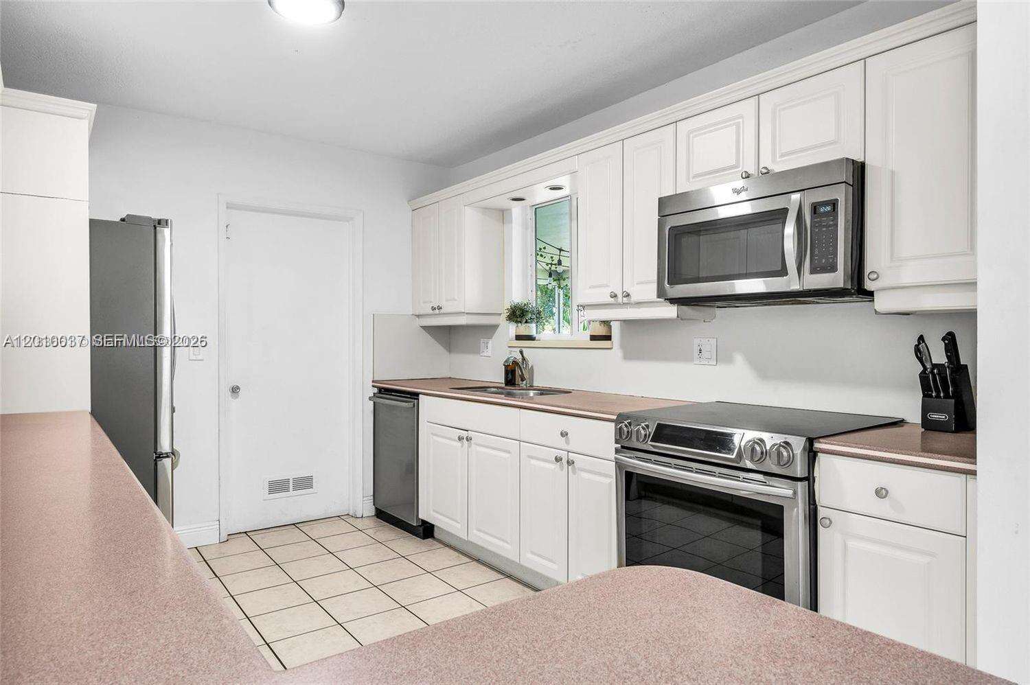 2501 209th Ter, Miami, FL 33180 | Picture 9