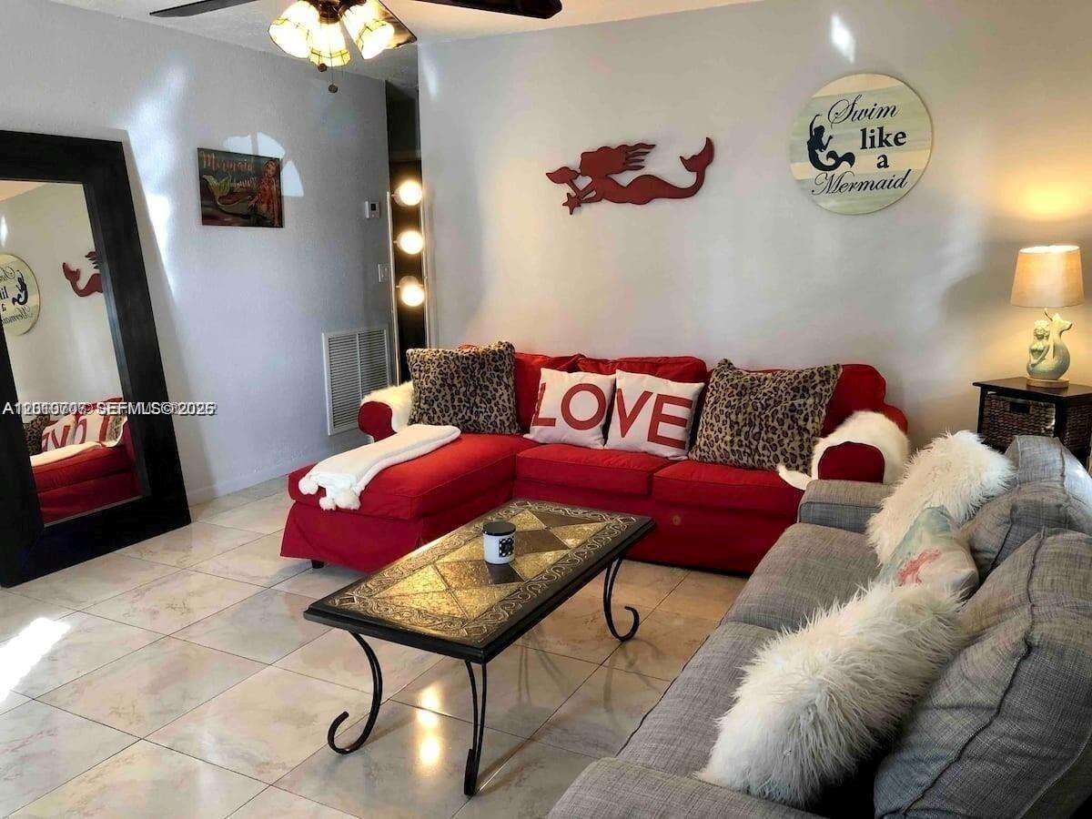 2411 Hayes St, Hollywood, FL 33020 | Picture 1