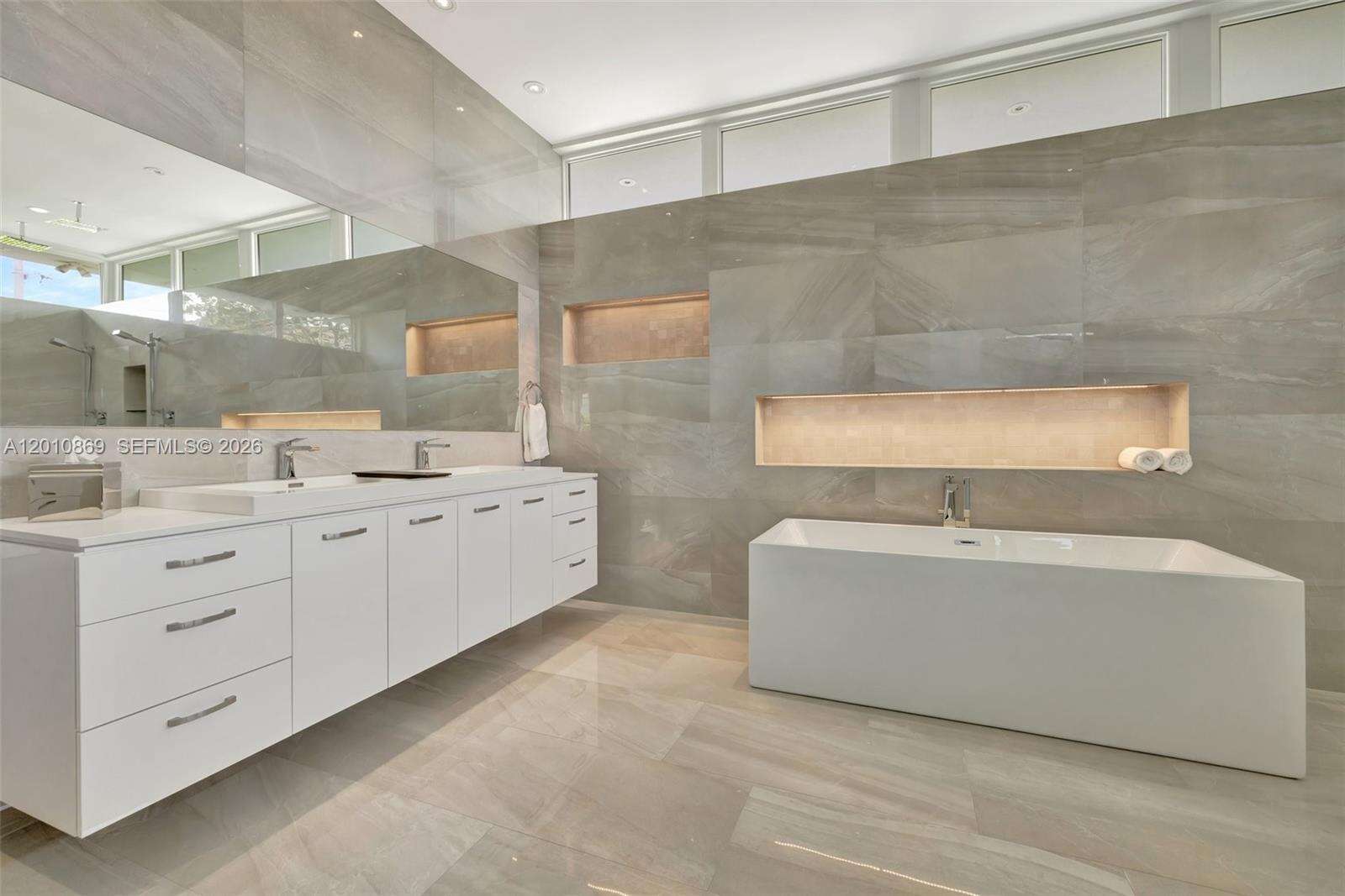 907 Diplomat Pkwy, Hallandale Beach, FL 33009 | Picture 19
