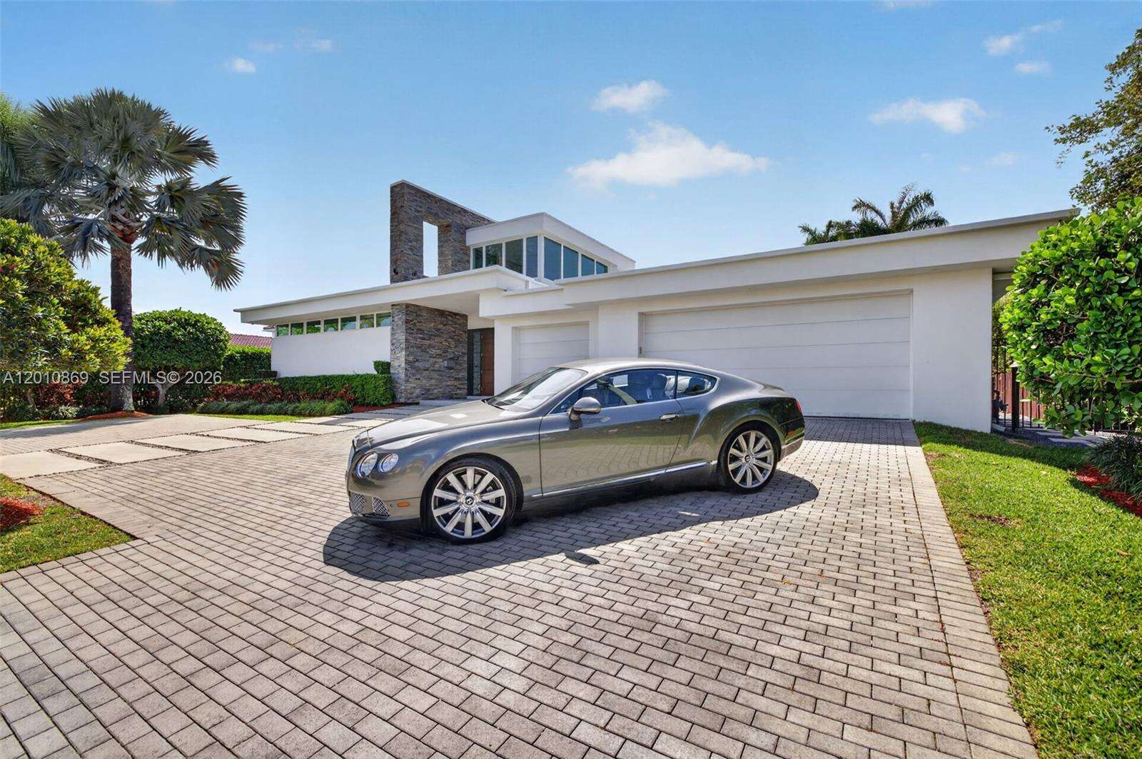 907 Diplomat Pkwy, Hallandale Beach, FL 33009 | Picture 3