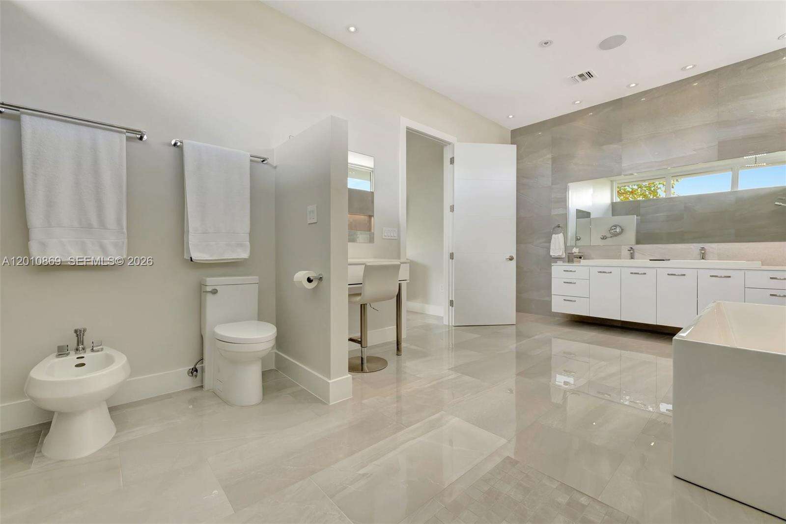 907 Diplomat Pkwy, Hallandale Beach, FL 33009 | Picture 21