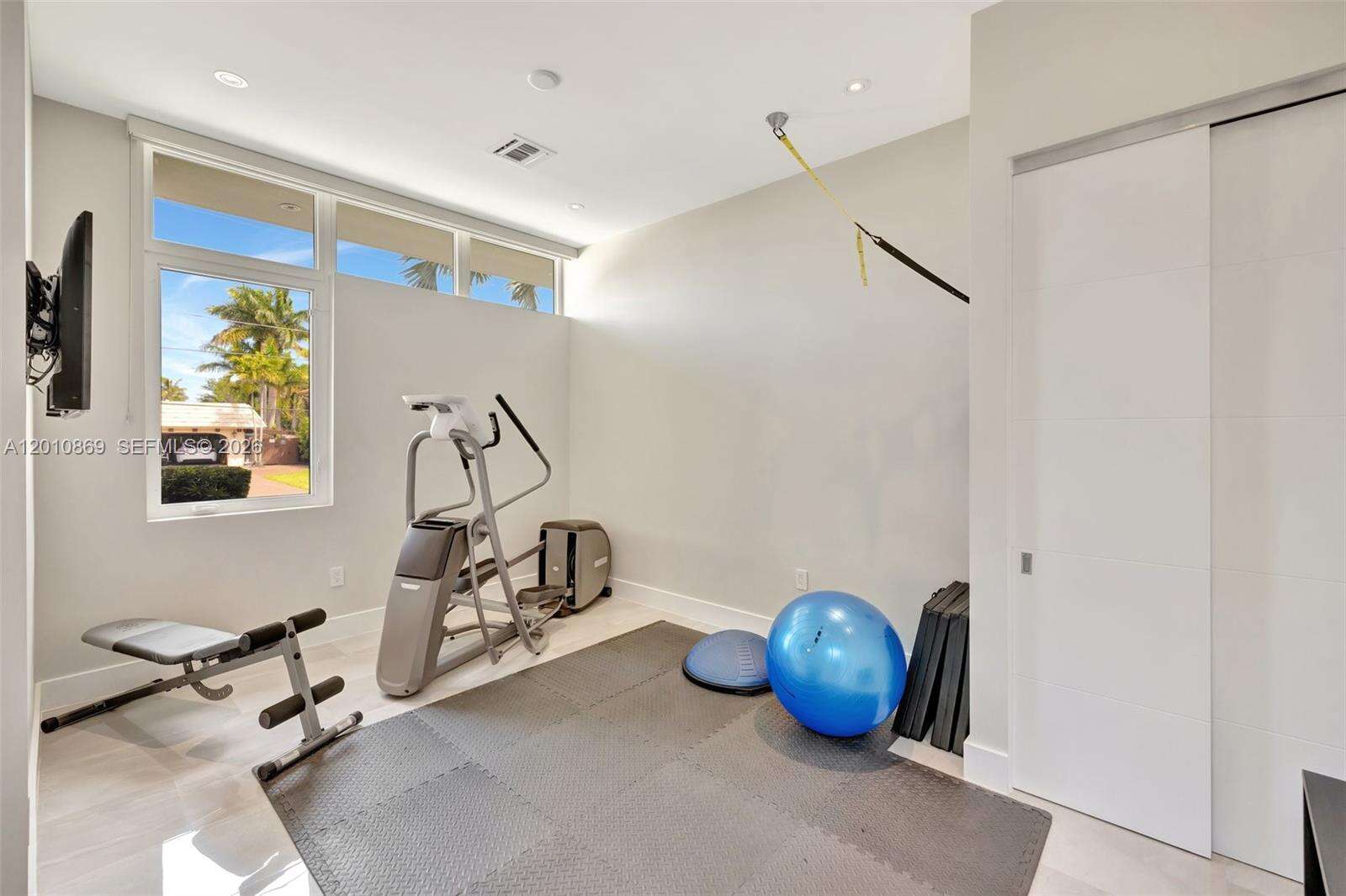 907 Diplomat Pkwy, Hallandale Beach, FL 33009 | Picture 24