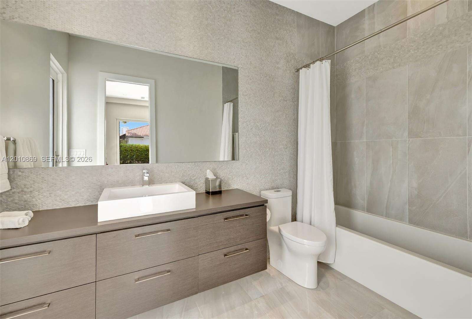 907 Diplomat Pkwy, Hallandale Beach, FL 33009 | Picture 32