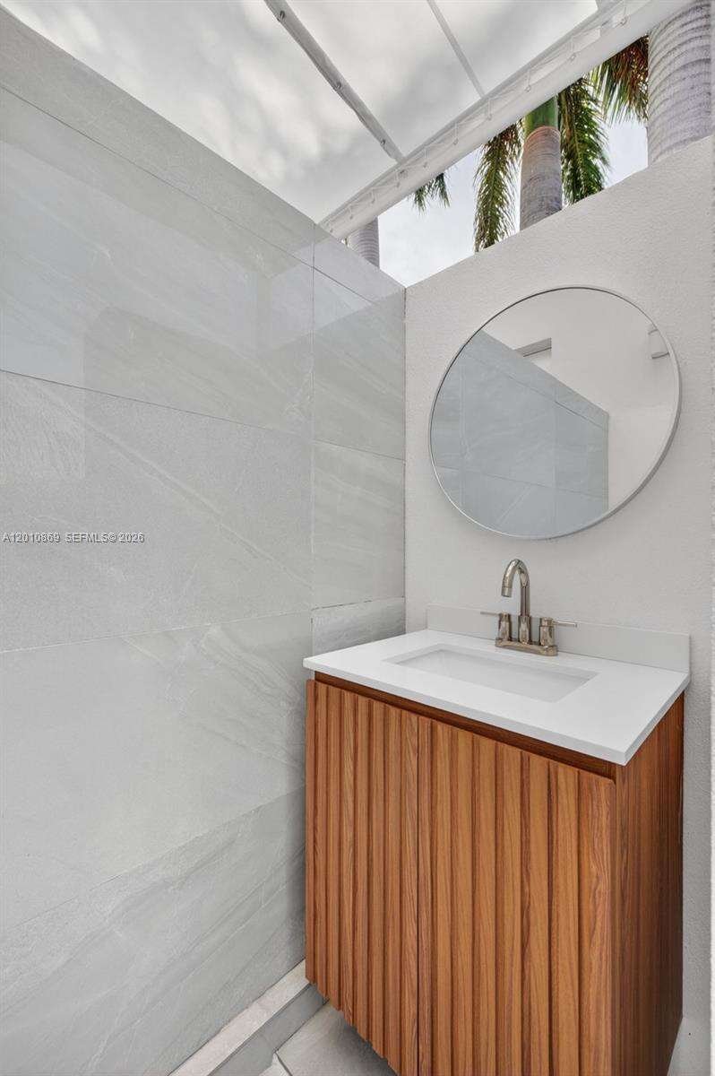 907 Diplomat Pkwy, Hallandale Beach, FL 33009 | Picture 38