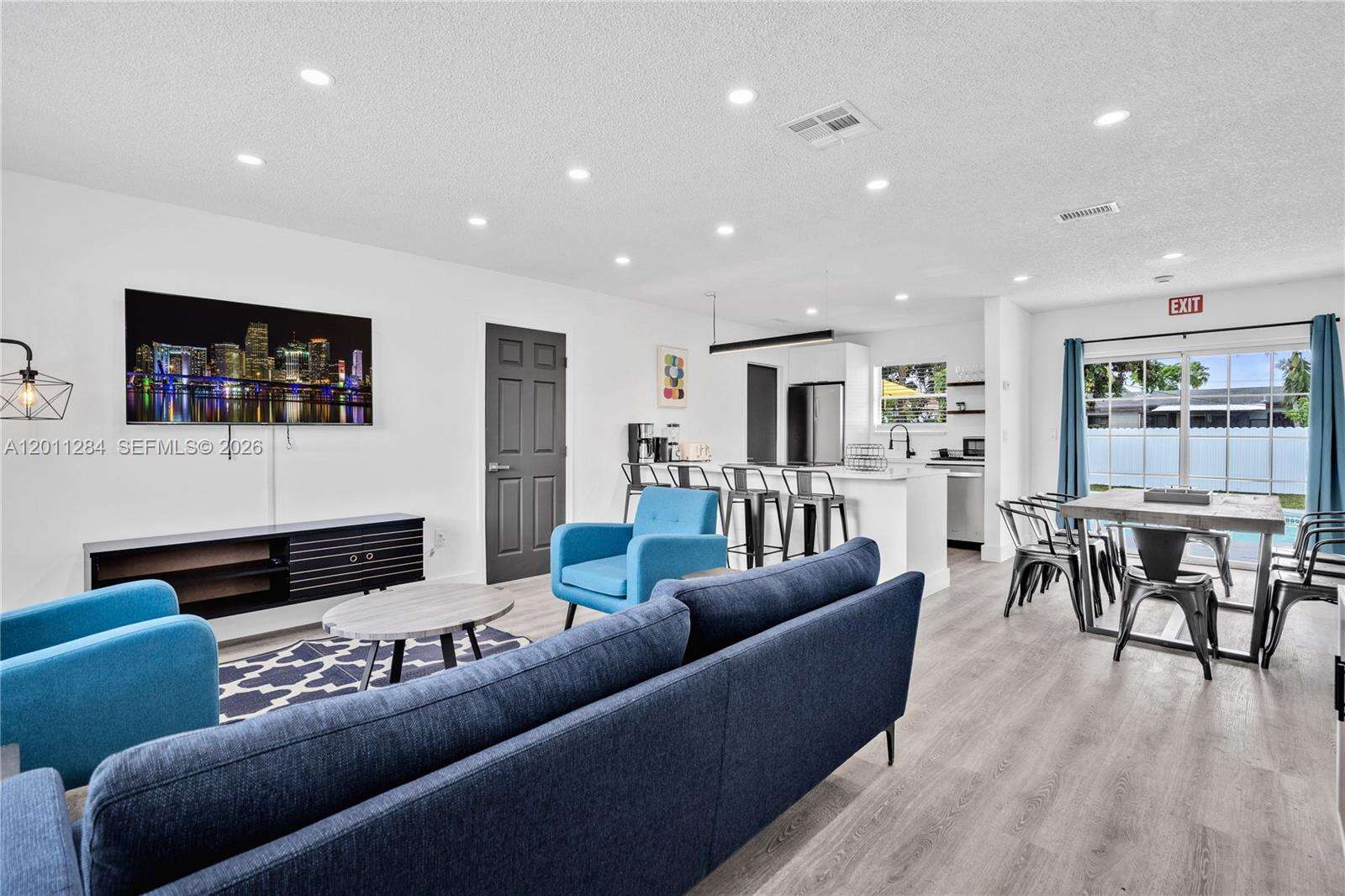 7471 Hope St, Hollywood, FL 33024 - For Sale photo 2