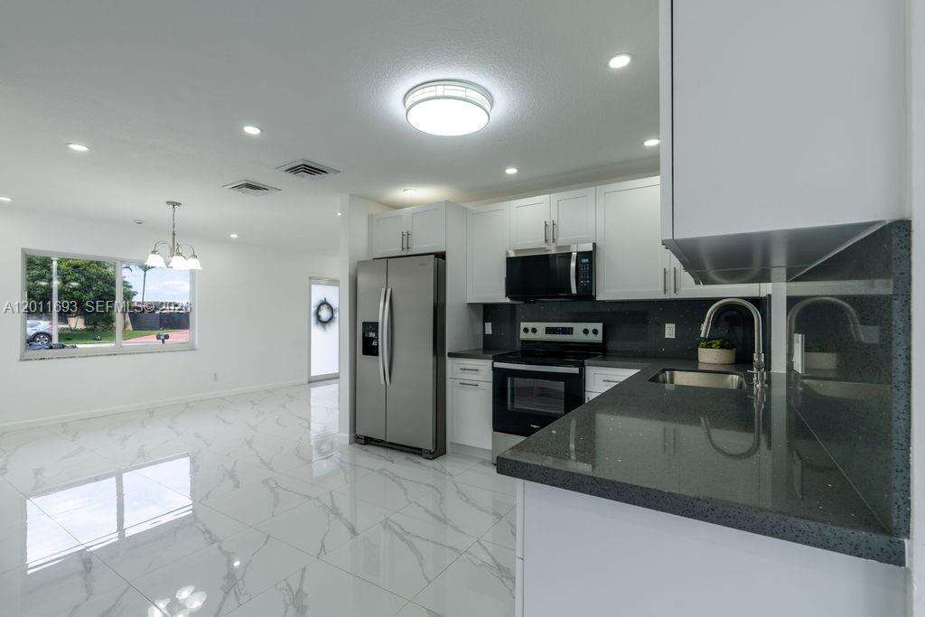 510 97th Ter, Pembroke Pines, FL 33024 - For Sale photo 11