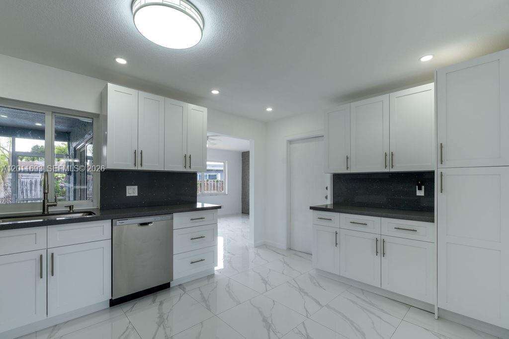 510 97th Ter, Pembroke Pines, FL 33024 - For Sale photo 12
