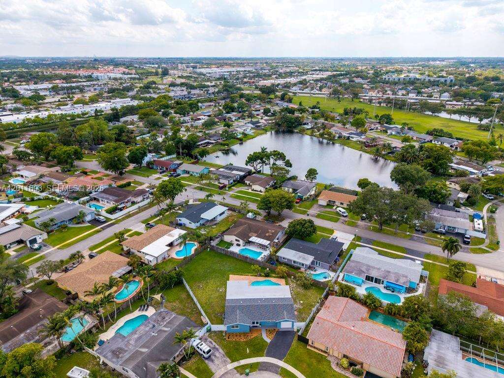 510 97th Ter, Pembroke Pines, FL 33024 - For Sale photo 3