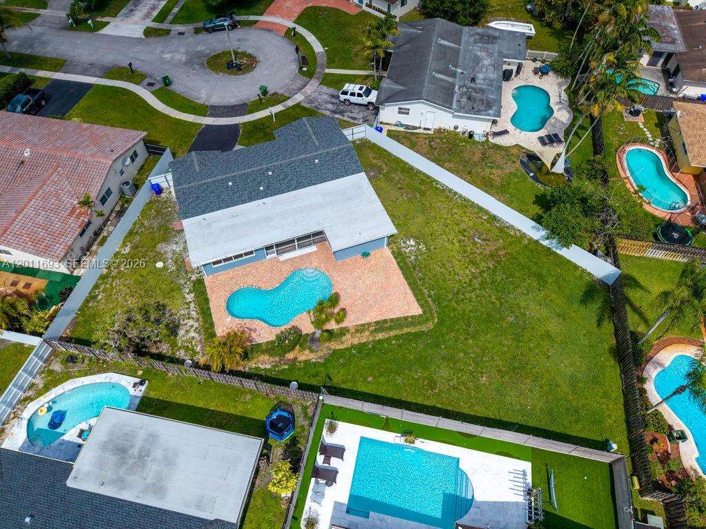 510 97th Ter, Pembroke Pines, FL 33024 - For Sale photo 37