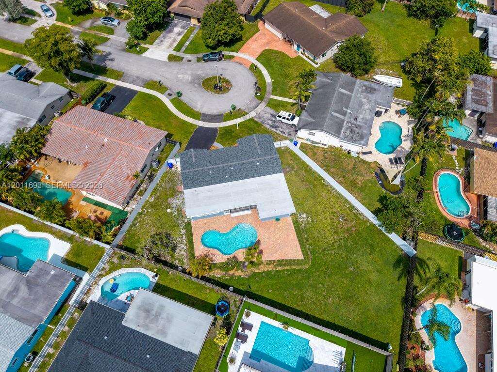 510 97th Ter, Pembroke Pines, FL 33024 - For Sale photo 40
