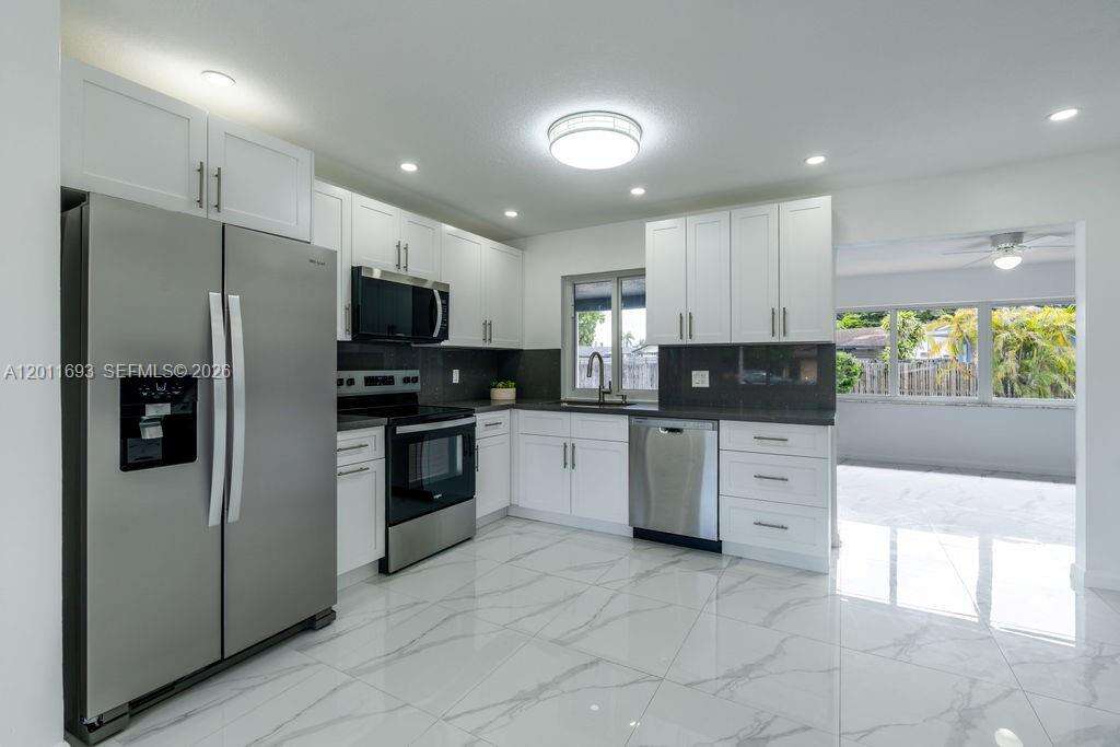 510 97th Ter, Pembroke Pines, FL 33024 - For Sale photo 9