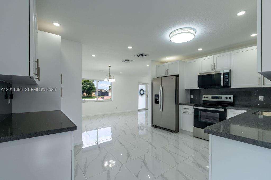 510 97th Ter, Pembroke Pines, FL 33024 - For Sale photo 10