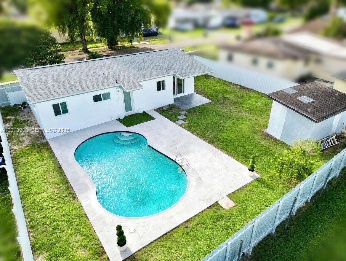 321 69th Ave, Hollywood, FL 33024 - For Sale photo 2