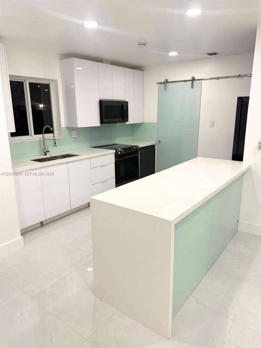321 69th Ave, Hollywood, FL 33024 - For Sale photo 11