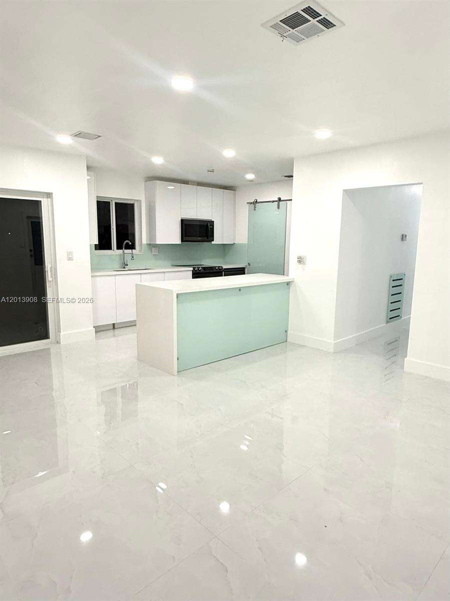 321 69th Ave, Hollywood, FL 33024 - For Sale photo 7