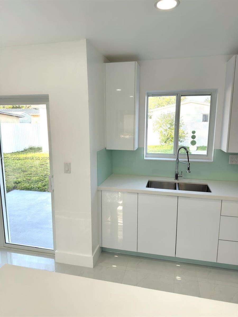 321 69th Ave, Hollywood, FL 33024 - For Sale photo 9