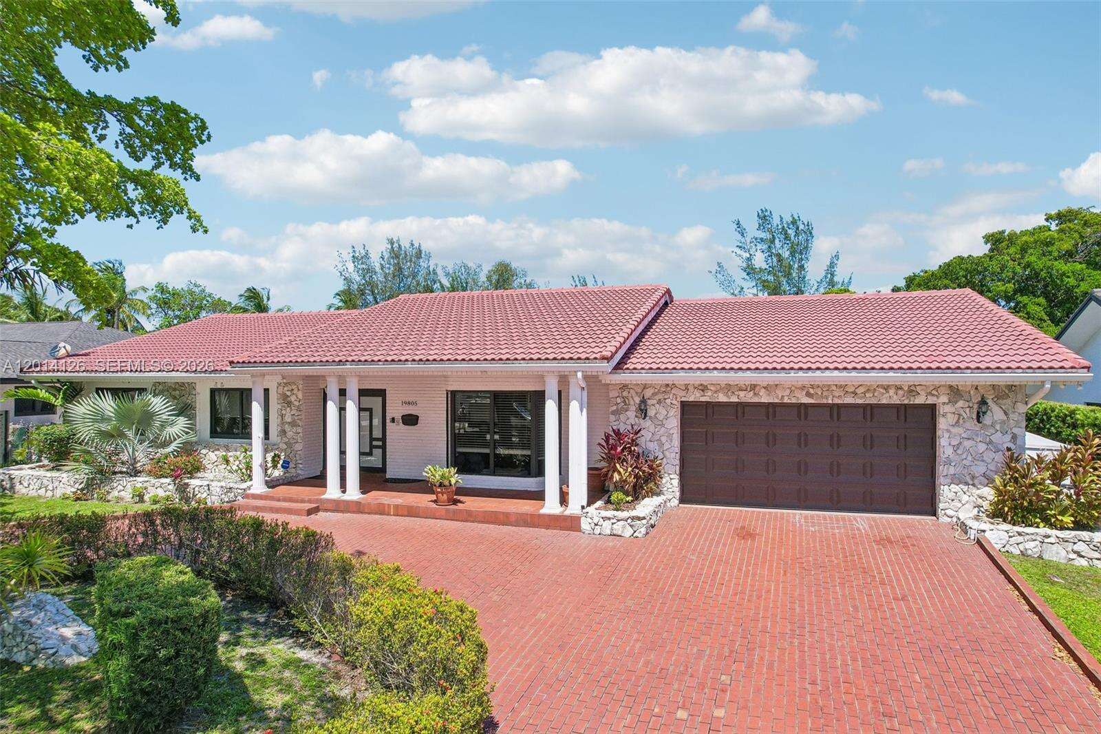 19805 22nd Ave, Miami, FL 33180 - For Sale photo 2