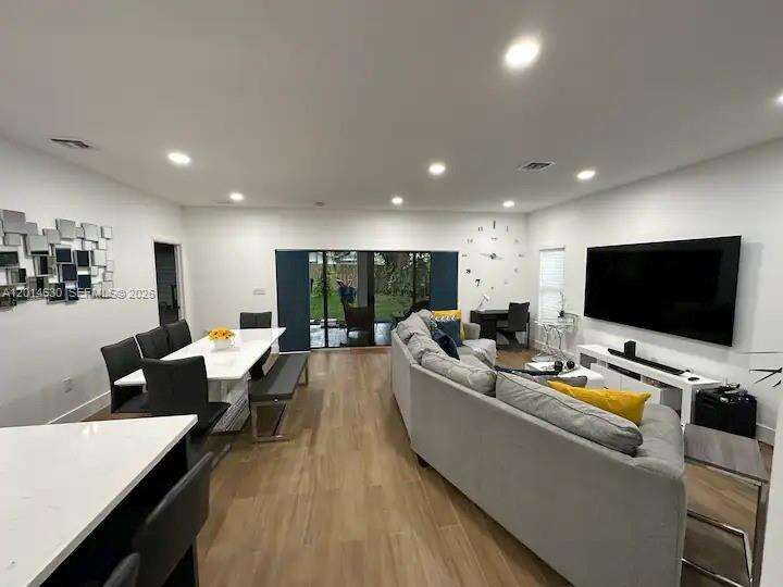 613 10th St, Hallandale Beach, FL 33009 - For Sale photo 5