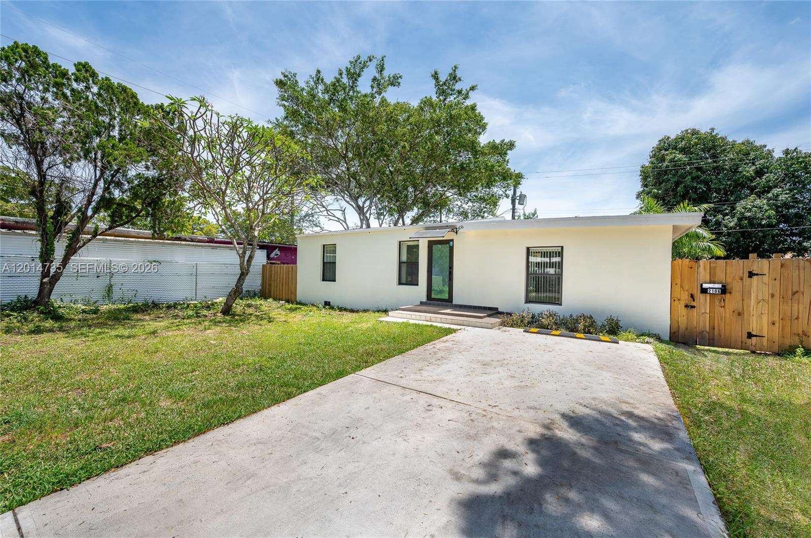 2106 Plunkett Ct, Hollywood, FL 33020 - For Sale photo 2