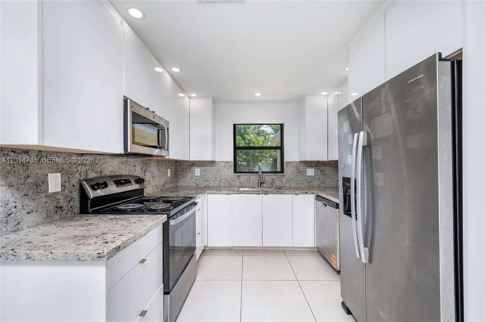 2106 Plunkett Ct, Hollywood, FL 33020 - For Sale photo 8