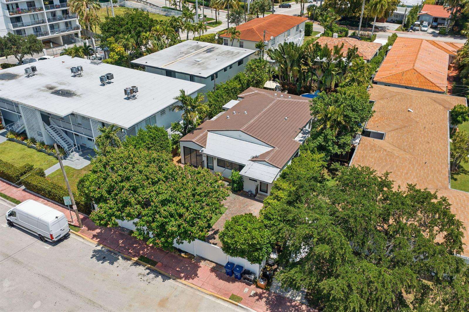 2183 Bay, Miami Beach, FL 33141 - For Sale photo 14
