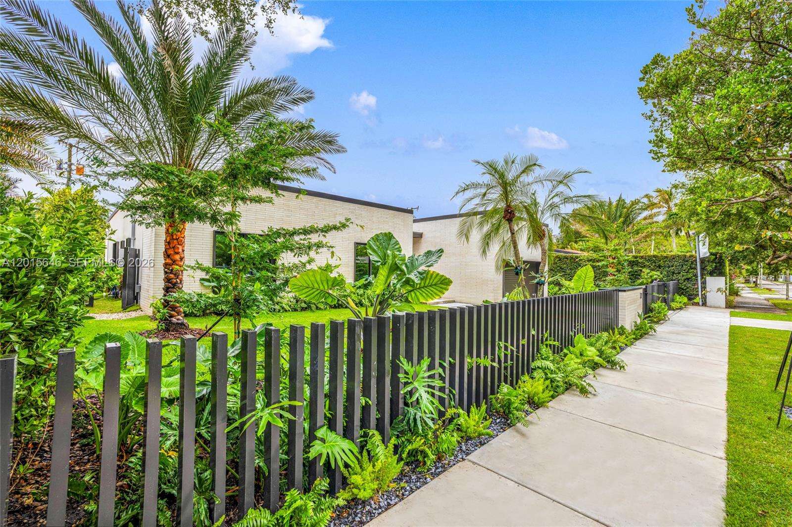 72 Shore Dr W, Miami, FL 33133 - For Sale photo 29