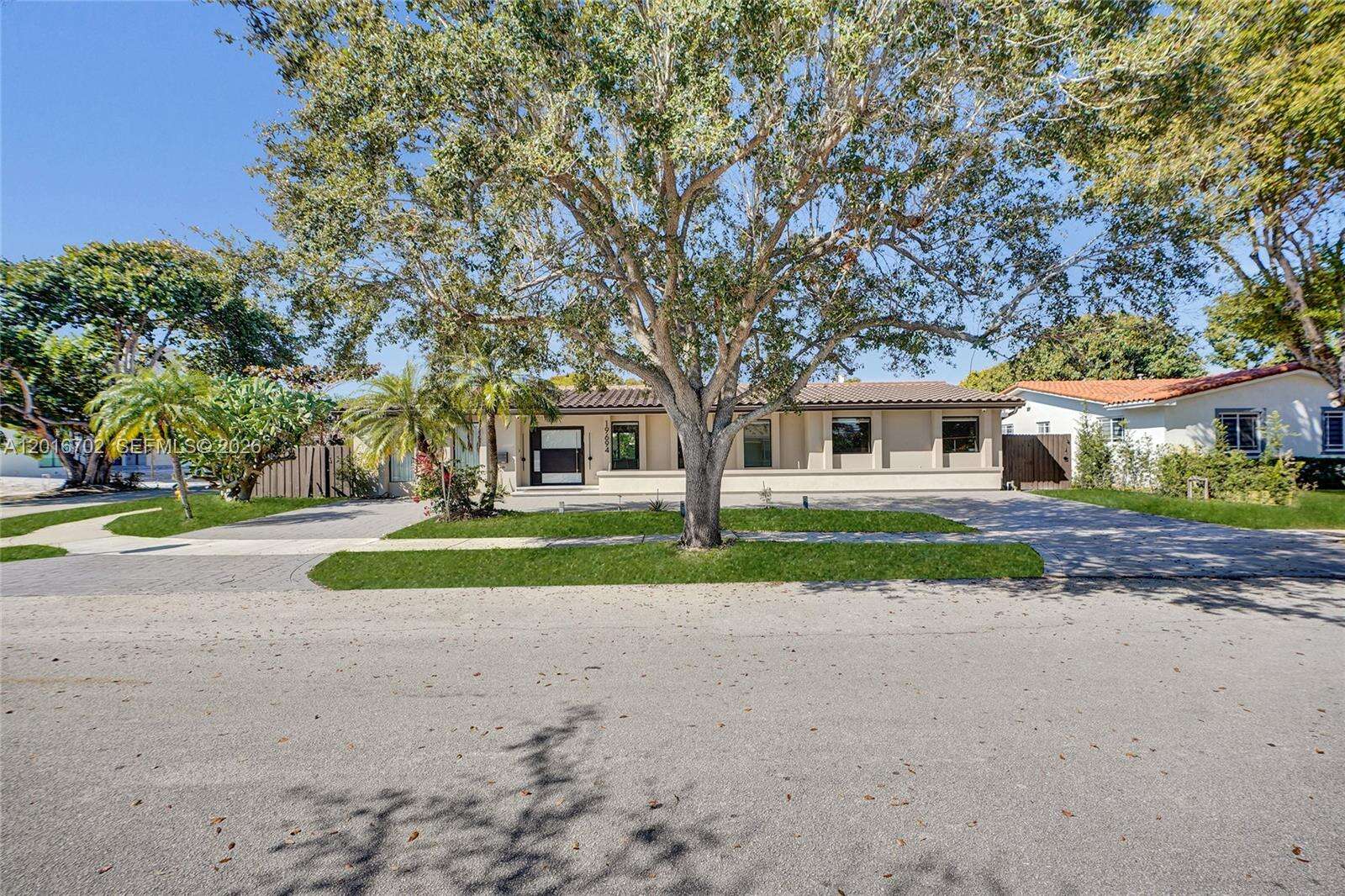 19694 24th Ave, Miami, FL 33180 - For Sale photo 68