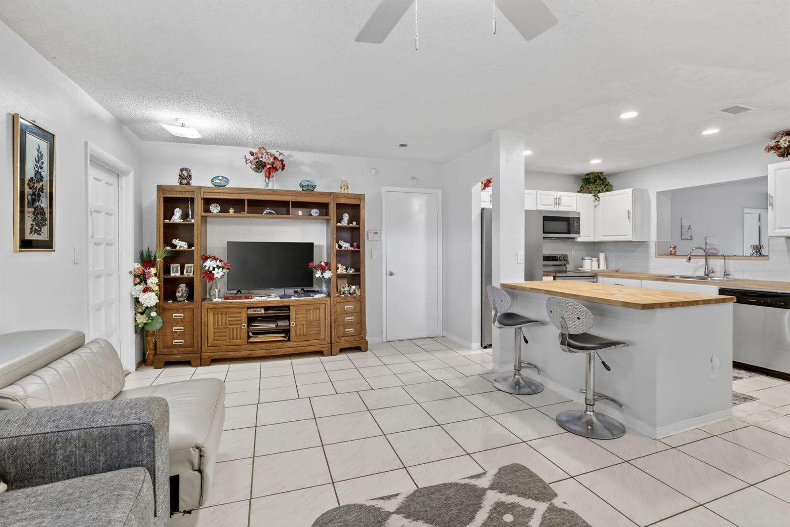 1411 89th, Pembroke Pines, FL 33024 - For Sale photo 4