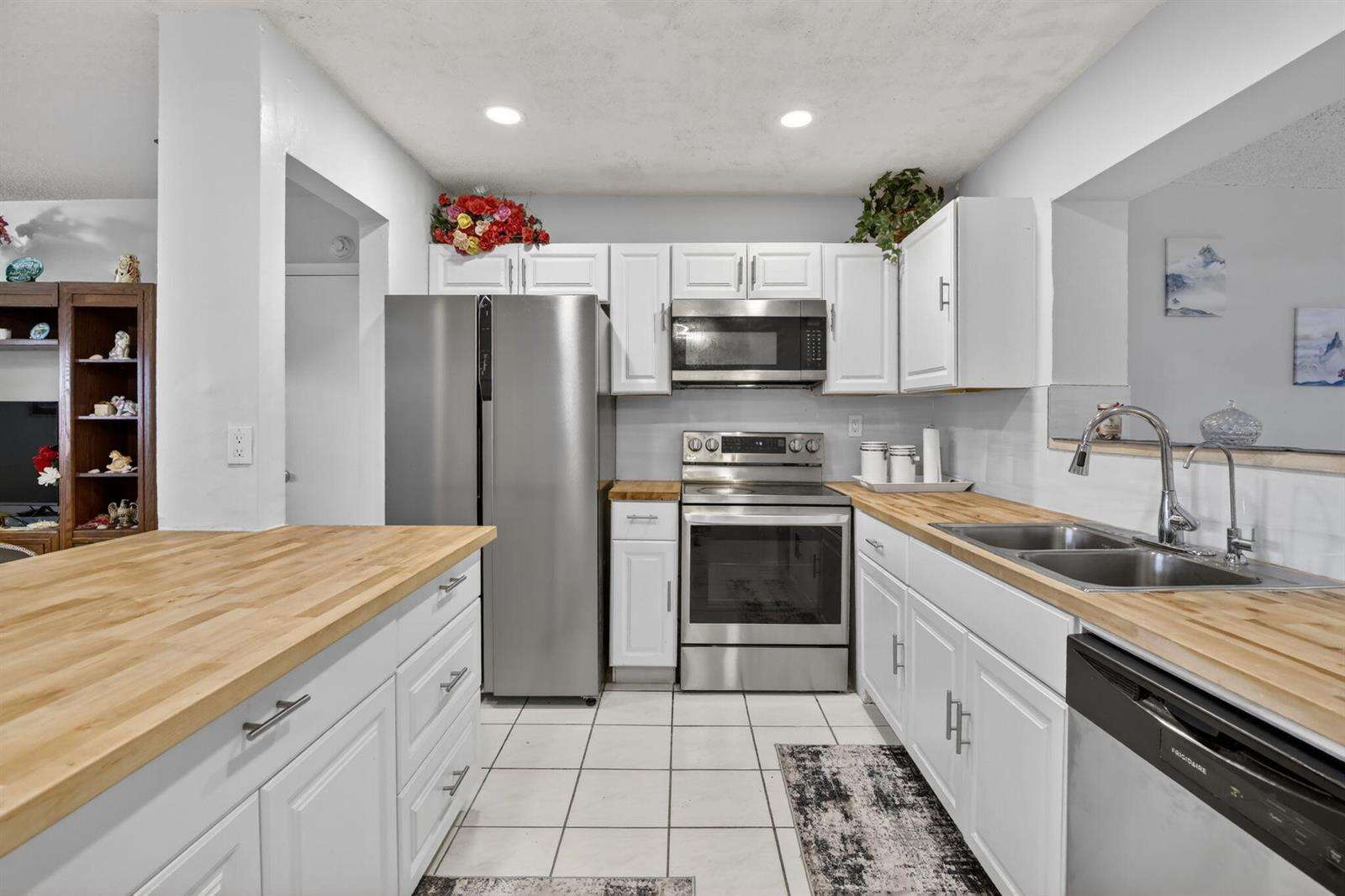 1411 89th, Pembroke Pines, FL 33024 - For Sale photo 7