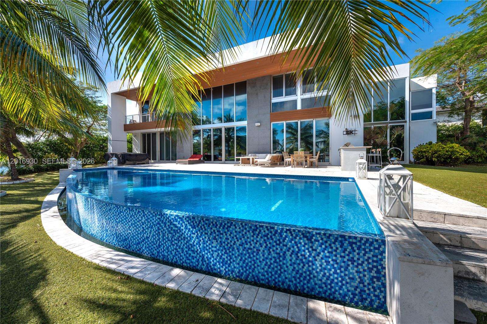 400 Tamarind Dr, Hallandale Beach, FL 33009 | Picture 1