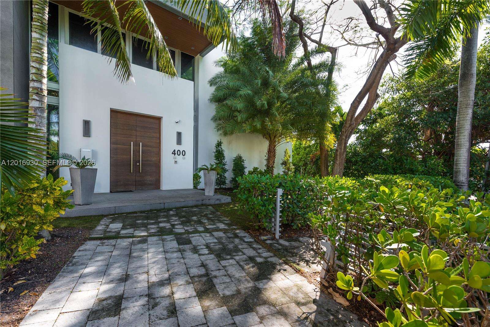 400 Tamarind Dr, Hallandale Beach, FL 33009 | Picture 2
