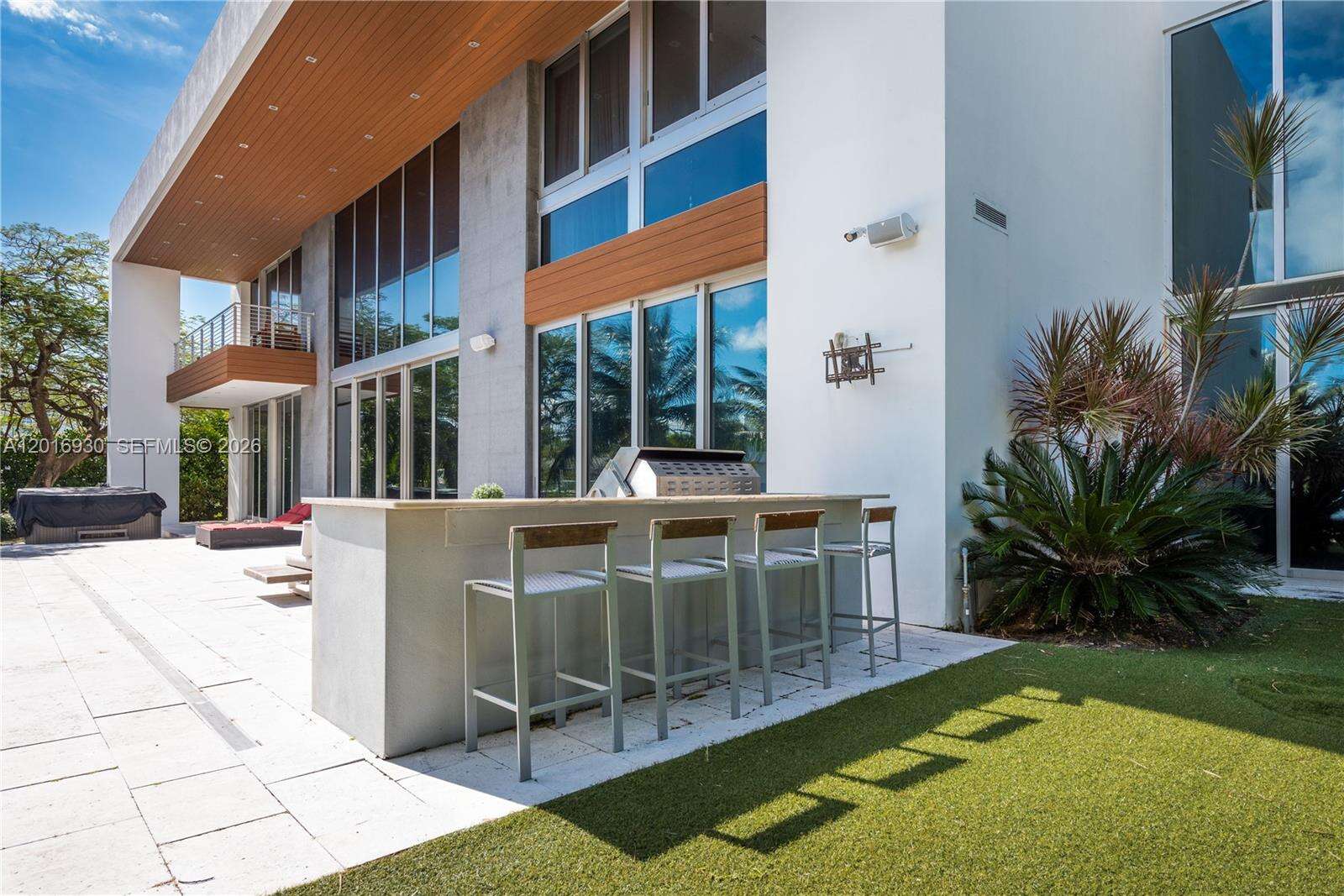 400 Tamarind Dr, Hallandale Beach, FL 33009 | Picture 11